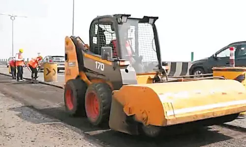 அடல் சேது மேம்பாலத்தில் சேதங்களை சீரமைக்கும் பணி தொடக்கம்; ஒப்பந்ததாரருக்கு ரூ.1 கோடி அபராதம்