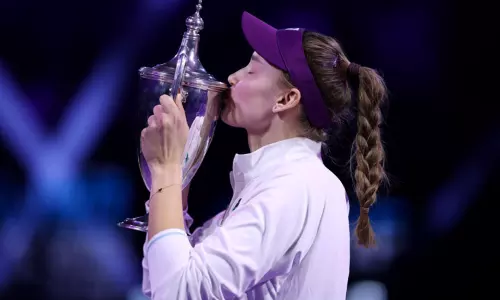 மகளிர் டென்னிஸ் சாம்பியன்ஷிப்: சபலென்காவை வீழ்த்தி பட்டம் வென்ற ரைபகினா மகளிர் டென்னிஸ் சாம்பியன்ஷிப்: சபலென்காவை வீழ்த்தி பட்டம் வென்ற ரைபகினா