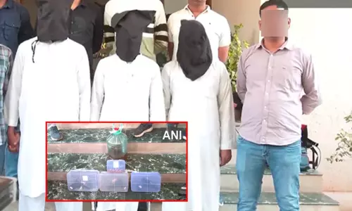 நாட்டில் பயங்கரவாத தாக்குதல்களை நடத்த ஆயுத விநியோகம், சதி திட்டம் தீட்டிய 3 பேர் குஜராத்தில் கைது நாட்டில் பயங்கரவாத தாக்குதல்களை நடத்த ஆயுத விநியோகம், சதி திட்டம் தீட்டிய 3 பேர் குஜராத்தில் கைது