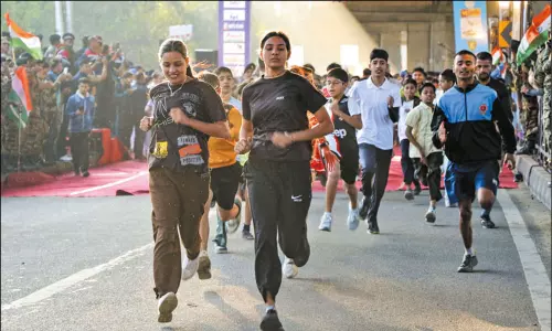 ஜம்முவில் மாரத்தான் போட்டி; எல்லை பாதுகாப்பு படை நடத்தியது