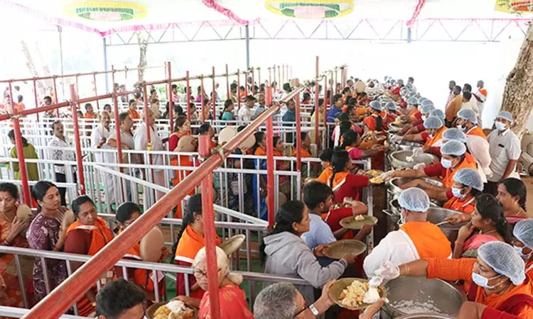 திருப்பதி ஏழுமலையான் கோவில் அருகே வனபோஜன உற்சவம்: பக்தர்களுக்கு அன்னப்பிரசாதம் விநியோகம்