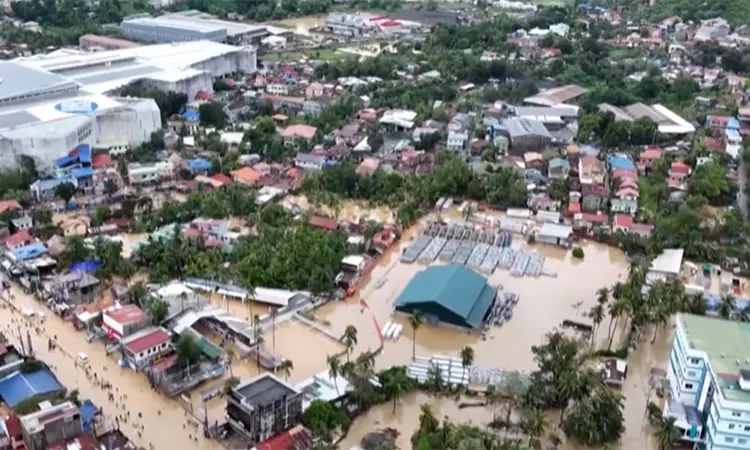 பிலிப்பைன்ஸ் நாட்டை மிரட்டும் `பங்வோங் புயல் - 14 லட்சம் பேர் வெளியேற்றம்