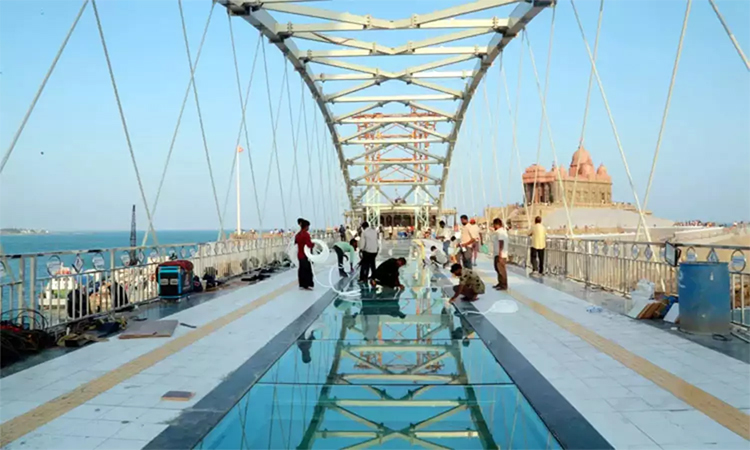 கன்னியாகுமரி கண்ணாடி பாலத்திற்கு 2 நாட்களில் 22 ஆயிரம் சுற்றுலா பயணிகள் வருகை
