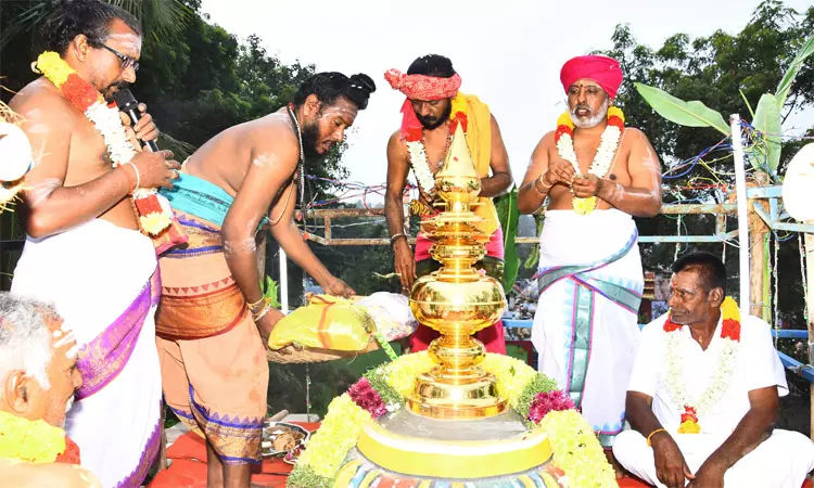 பொள்ளாச்சி அருகே உச்சிமாகாளியம்மன், கருப்பராயன் கோவில்கள் கும்பாபிஷேகம்