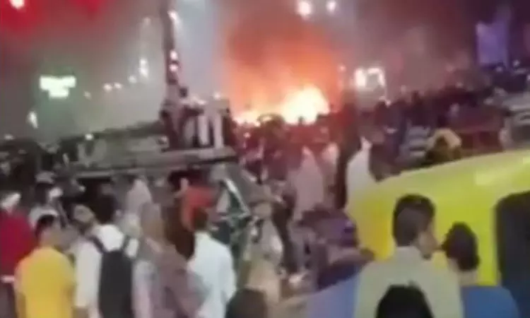 டெல்லி செங்கோட்டை அருகே பரபரப்பு:  வெடித்து சிதறிய கார் - 10 பேர் பலி; 24 பேர் காயம்