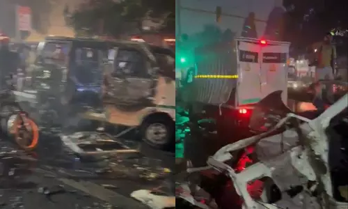 டெல்லி கார் வெடிப்பு சம்பவம்: ராகுல் காந்தி, மம்தா பானர்ஜி இரங்கல்