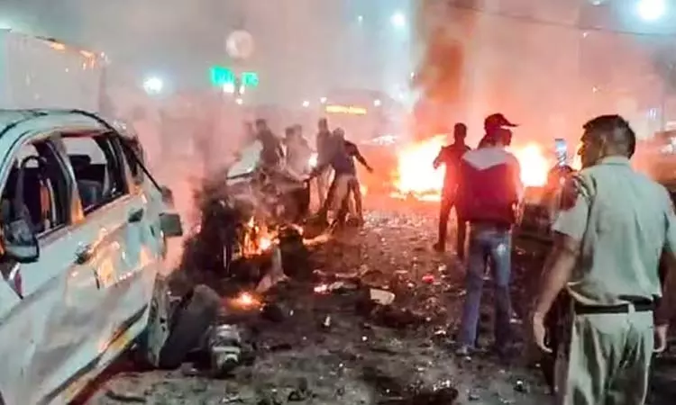 டெல்லி கார் வெடிப்பு சம்பவம்: சட்டவிரோத நடவடிக்கைகள் தடுப்பு சட்டத்தின் கீழ் வழக்குப்பதிவு - நாடு முழுவதும் உஷார் நிலை