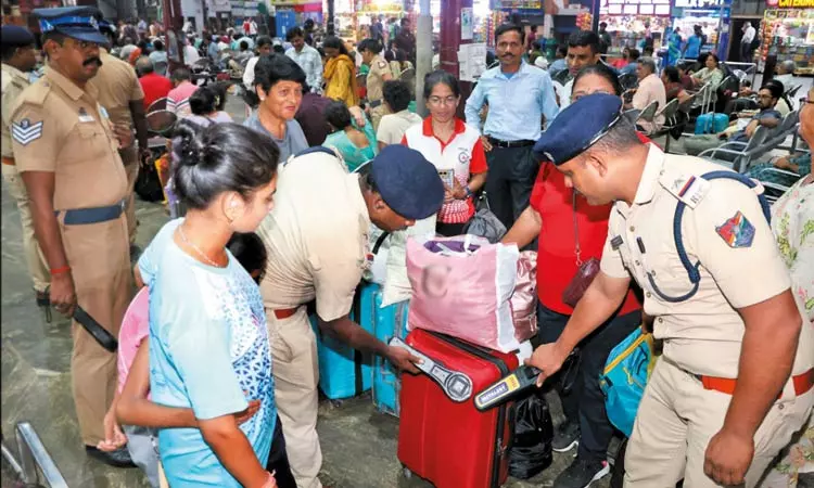 டெல்லி கார் வெடிப்பு சம்பவம் எதிரொலி: தமிழகம் முழுவதும் தீவிர வாகன சோதனை