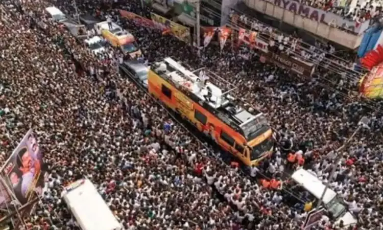 அரசியல் கட்சிகளின் ரோடு ஷோ; கூடுதல் அவகாசம் - சென்னை ஐகோர்ட்டு அரசியல் கட்சிகளின் ரோடு ஷோ; கூடுதல் அவகாசம் - சென்னை ஐகோர்ட்டு