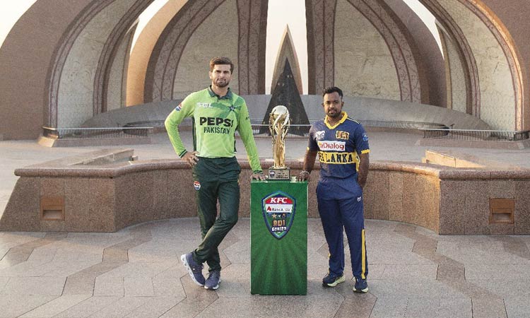 முதல் ஒருநாள் போட்டி: பாகிஸ்தானுக்கு எதிராக இலங்கை பந்துவீச்சு தேர்வு