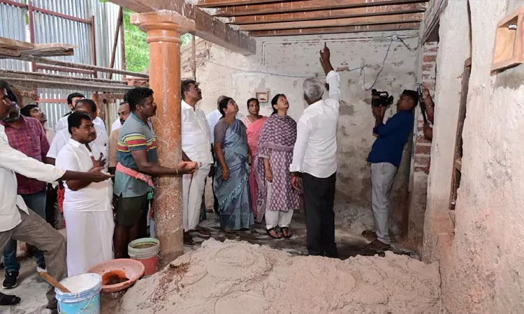 எட்டயபுரம் மகாகவி பாரதியார் பிறந்த இல்லம்: மறுசீரமைக்கும் பணி; கனிமொழி எம்.பி., ஆய்வு