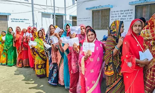 பீகார் சட்டசபை தேர்தல்: இரண்டாம் கட்ட வாக்குப்பதிவு தொடங்கியது பீகார் சட்டசபை தேர்தல்: இரண்டாம் கட்ட வாக்குப்பதிவு தொடங்கியது