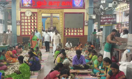 குலசை முத்தாரம்மன் கோவிலில் பக்தர்கள் செலுத்திய காணிக்கை ரூ.60 லட்சம் குலசை முத்தாரம்மன் கோவிலில் பக்தர்கள் செலுத்திய காணிக்கை ரூ.60 லட்சம்