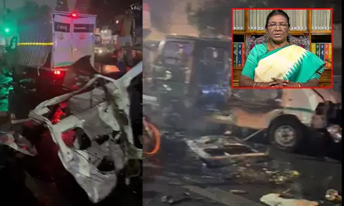 டெல்லி கார் வெடிப்பு; அமித்ஷாவை தொடர்பு கொண்டு விசாரித்த ஜனாதிபதி திரவுபதி முர்மு