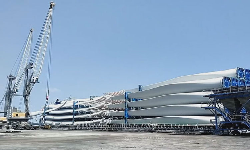 ஒரே கப்பலில் 103 காற்றாலை இறக்கைகளை கையாண்டு புதிய சாதனை