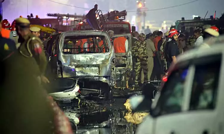 டெல்லி கார் குண்டு வெடிப்பு: 2 கார்களை தேடும் பணி தீவிரம்