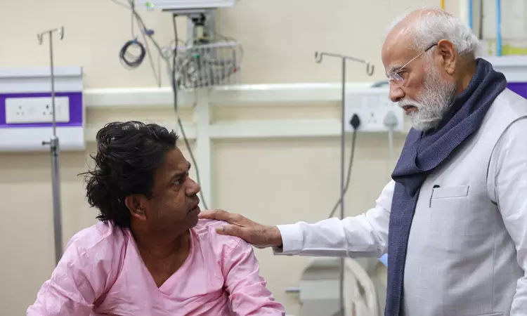 டெல்லி கார் வெடிப்பில் காயமடைந்தவர்களுக்கு பிரதமர் மோடி  நேரில் ஆறுதல்