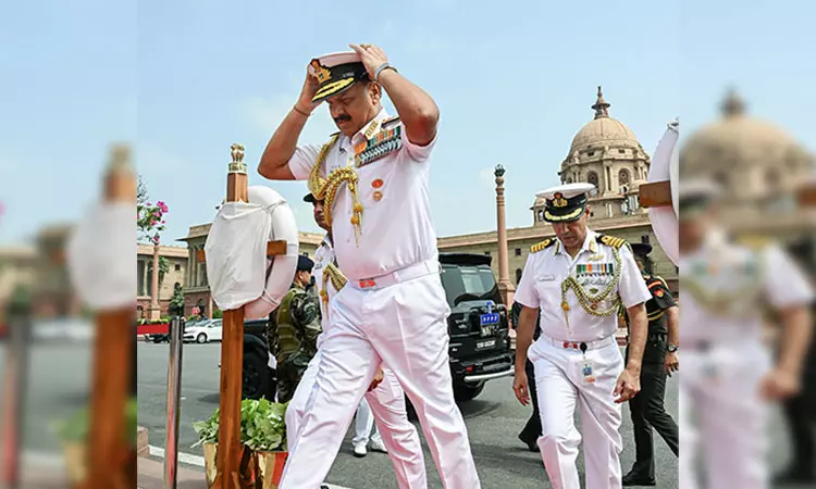 6 நாட்கள் சுற்றுப்பயணமாக அமெரிக்கா சென்றார் கடற்படை தளபதி திரிபாதி