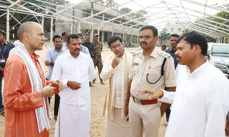 திருச்சானூரில் கார்த்திகை பிரம்மோற்சவ ஏற்பாடுகள் தீவிரம்.. தேவஸ்தான அதிகாரி, கலெக்டர் ஆய்வு