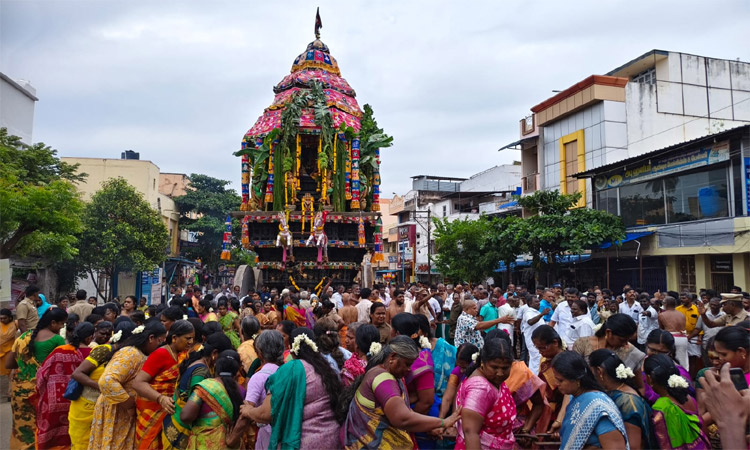 தென்காசி காசி விஸ்வநாதர் கோவிலில் ஐப்பசி திருக்கல்யாண திருவிழா தேரோட்டம்
