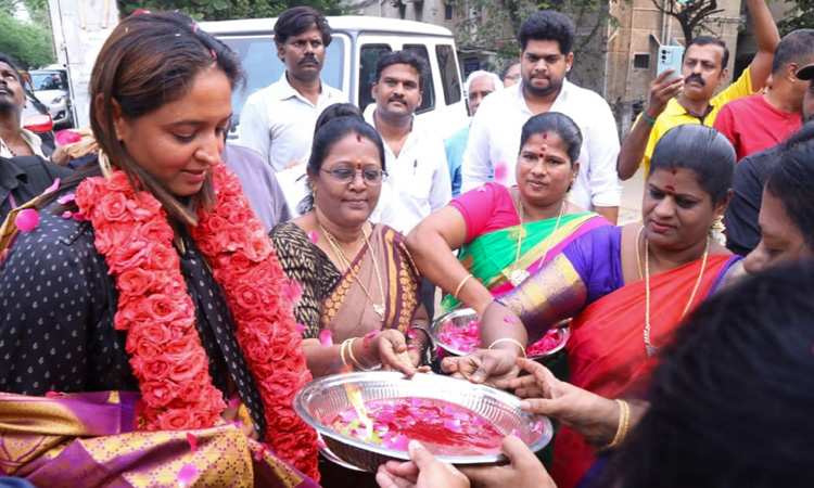 மகளிர் உலகக்கோப்பையை வென்ற கேப்டன் ஹர்மன்பிரீத் கவுருக்கு சென்னையில் உற்சாக வரவேற்பு