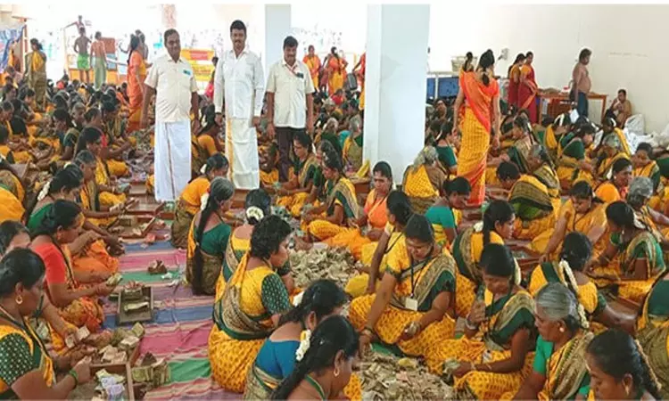 திருச்செந்தூர் கோவிலில் உண்டியல் மூலம் ரூ.4.26 கோடி வருவாய்: தங்கம் 1 கிலோ 279 கிராம் கிடைத்தது