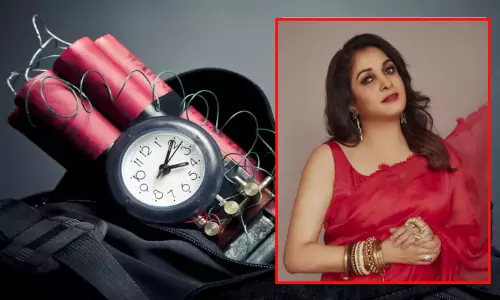 நடிகை ரம்யா கிருஷ்ணன் வீட்டிற்கு வெடிகுண்டு மிரட்டல் நடிகை ரம்யா கிருஷ்ணன் வீட்டிற்கு வெடிகுண்டு மிரட்டல்