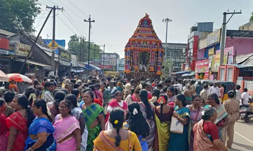 சிதம்பரம் நடராஜர் கோவிலில் சிவகாமி அம்மன் தேரோட்டம்