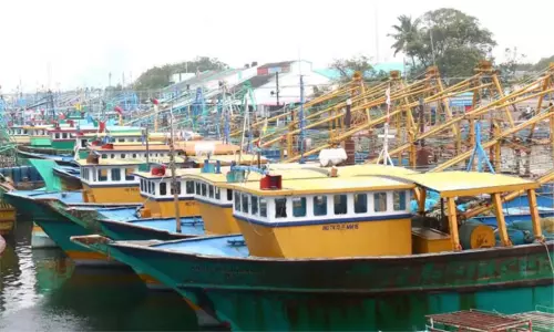 வானிலை எச்சரிக்கை: தூத்துக்குடி மீனவர்கள் கடலுக்கு செல்ல தடை