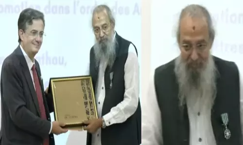 தோட்டா தரணிக்கு செவாலியர் விருது  வழங்கி கவுரவிப்பு