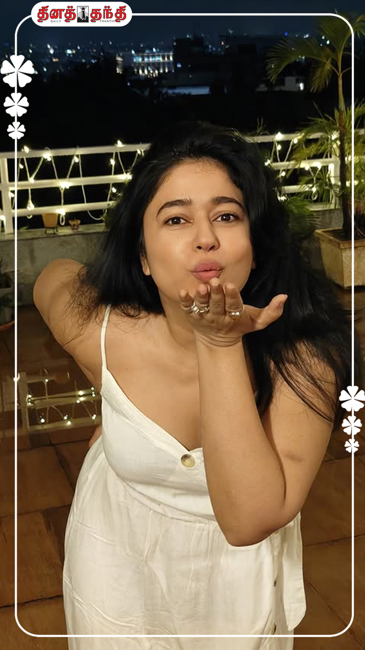 நடிகை பூனம் பாஜ்வாவின் லேட்டஸ்ட் கிளிக்ஸ்..!