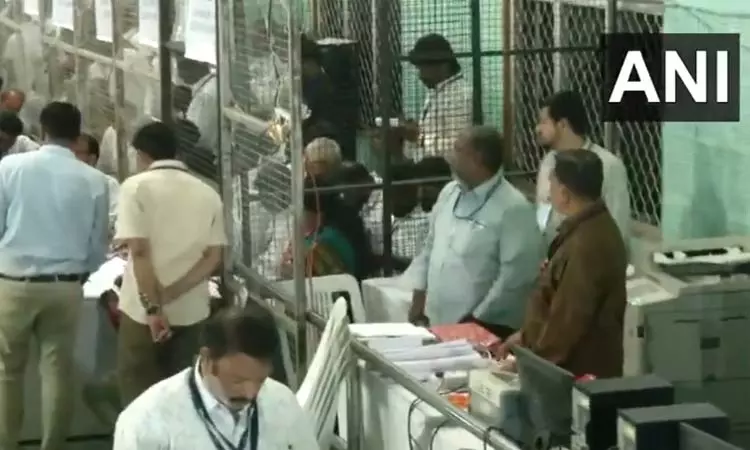 பீகார் சட்டசபை தேர்தல்: ஆட்சி அதிகாரம் யாருக்கு... ... பீகாரில் மீண்டும் ஆட்சி அமைக்கும் என்.டி.ஏ. கூட்டணி: தனிப்பெரும் கட்சியாக உருவெடுத்த பாஜக பீகார் சட்டசபை தேர்தல்: ஆட்சி அதிகாரம் யாருக்கு... ... பீகாரில் மீண்டும் ஆட்சி அமைக்கும் என்.டி.ஏ. கூட்டணி: தனிப்பெரும் கட்சியாக உருவெடுத்த பாஜக