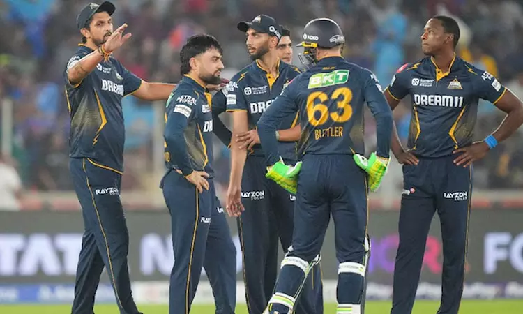 ஐ.பி.எல்.: குஜராத் அணியிலிருந்து அதிரடி வீரரை வாங்கிய மும்பை