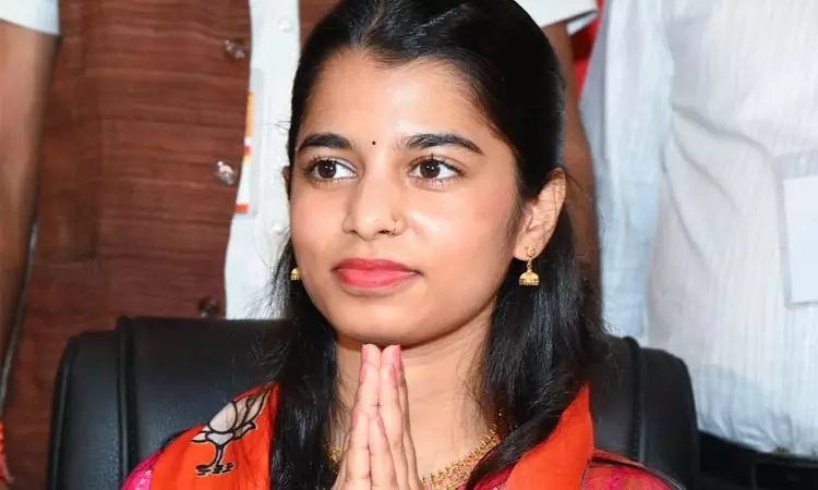 பீகார் தேர்தல் முடிவுகள்: பாஜகவின் மைதிலி தாக்கூர்... ... பீகாரில் மீண்டும் ஆட்சி அமைக்கும் என்.டி.ஏ. கூட்டணி: தனிப்பெரும் கட்சியாக உருவெடுத்த பாஜக பீகார் தேர்தல் முடிவுகள்: பாஜகவின் மைதிலி தாக்கூர்... ... பீகாரில் மீண்டும் ஆட்சி அமைக்கும் என்.டி.ஏ. கூட்டணி: தனிப்பெரும் கட்சியாக உருவெடுத்த பாஜக