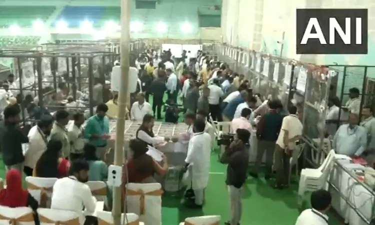 பீகார் சட்டசபை தேர்தல் முடிவுகள்: வாக்கு எண்ணிக்கை... ... பீகாரில் மீண்டும் ஆட்சி அமைக்கும் என்.டி.ஏ. கூட்டணி: தனிப்பெரும் கட்சியாக உருவெடுத்த பாஜக பீகார் சட்டசபை தேர்தல் முடிவுகள்: வாக்கு எண்ணிக்கை... ... பீகாரில் மீண்டும் ஆட்சி அமைக்கும் என்.டி.ஏ. கூட்டணி: தனிப்பெரும் கட்சியாக உருவெடுத்த பாஜக