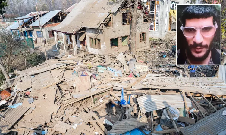 டெல்லி கார் குண்டு வெடிப்பு சம்பவம்: உமரின் வீடு தகர்ப்பு டெல்லி கார் குண்டு வெடிப்பு சம்பவம்: உமரின் வீடு தகர்ப்பு