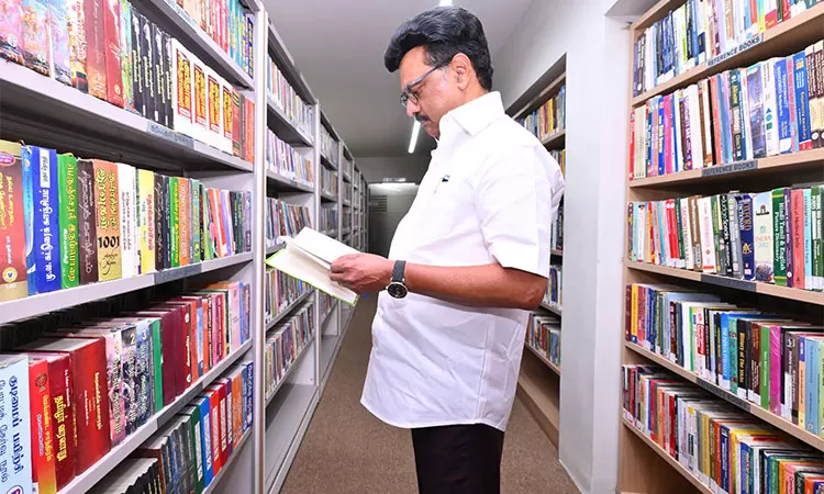 சென்னையில் ரூ.5.24 கோடி செலவில் புதுப்பிக்கப்பட்ட பெரியார் நகர் நூலகம் - முதல்-அமைச்சர் திறந்து வைத்தார் சென்னையில் ரூ.5.24 கோடி செலவில் புதுப்பிக்கப்பட்ட பெரியார் நகர் நூலகம் - முதல்-அமைச்சர் திறந்து வைத்தார்