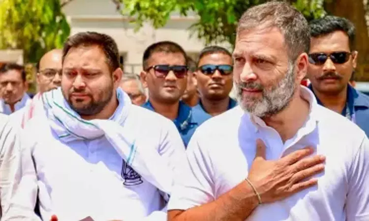 போட்டியிட்ட 61 தொகுதிகளில் 2 தொகுதிகளில் காங்கிரஸ் முன்னிலை