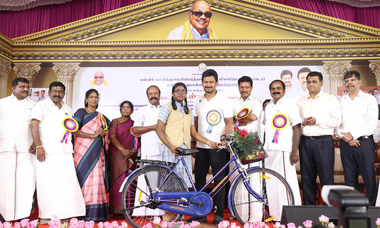 11-ம் வகுப்பு மாணவர்களுக்கு ரூ.241 கோடி செலவில் மிதிவண்டிகள் வழங்கும் திட்டம் - உதயநிதி ஸ்டாலின் தொடங்கி வைத்தார்