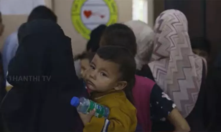 காசாவில் ஐ.நா. அமைப்பு ஏற்பாடு செய்த முகாமில் ஆயிரக்கணக்கான குழந்தைகளுக்கு தடுப்பூசி