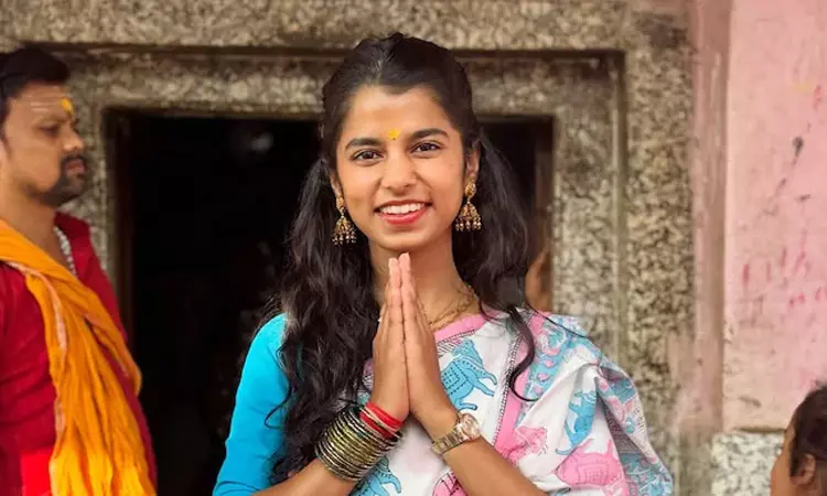 நாட்டுப்புறப் பாடகி மைதிலி தாகூர்