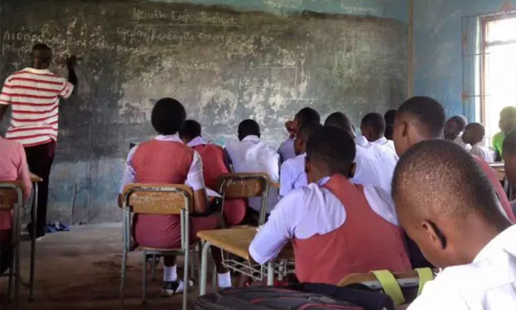 நைஜீரியாவில் தொடக்க பள்ளிகளில் தாய்மொழி கட்டாய கல்வி சட்டம் ரத்து