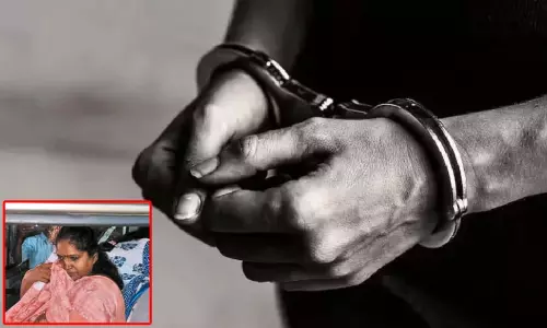 இடத்தின் மதிப்பை குறைத்து பதிவு செய்ய ரூ.2 லட்சம் லஞ்சம் - தாம்பரம் பெண் சார்பதிவாளர் கைது