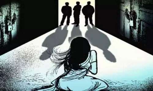 கோவையில் கூட்டு பலாத்காரம் செய்யப்பட்ட கல்லூரி மாணவி சிகிச்சை முடிந்து வீடு திரும்பினார்