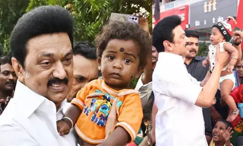 உங்களுடன் நிற்பேன்; நீங்கள் விழாமல் தாங்கிப் பிடித்துக் கொள்வேன்: மு.க.ஸ்டாலின் உங்களுடன் நிற்பேன்; நீங்கள் விழாமல் தாங்கிப் பிடித்துக் கொள்வேன்: மு.க.ஸ்டாலின்