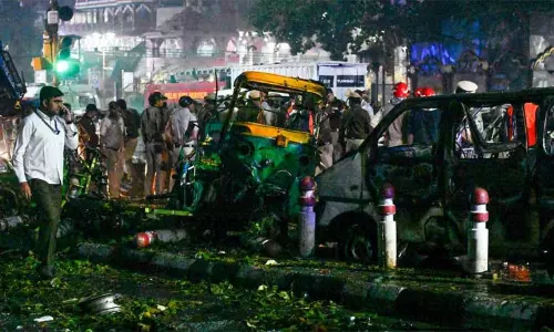 டெல்லி கார் வெடிப்பு: காஷ்மீர் டாக்டரை பிடிக்க இன்டர்போல் உதவியை நாடும் போலீசார்