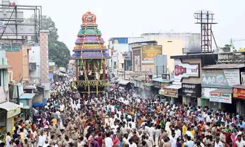 திருவண்ணாமலை: புனரமைக்கப்பட்ட பராசக்தி அம்மன் தேர் வெள்ளோட்டம்- பெண்கள் வடம் பிடித்து இழுத்தனர்