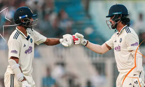 கொல்கத்தா டெஸ்ட்: முதல் நாள் முடிவில் இந்திய அணி 37/1 கொல்கத்தா டெஸ்ட்: முதல் நாள் முடிவில் இந்திய அணி 37/1