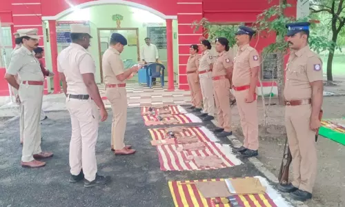 காடல்குடி காவல் நிலையத்தில் மாவட்ட எஸ்.பி. ஆல்பர்ட் ஜான் ஆய்வு