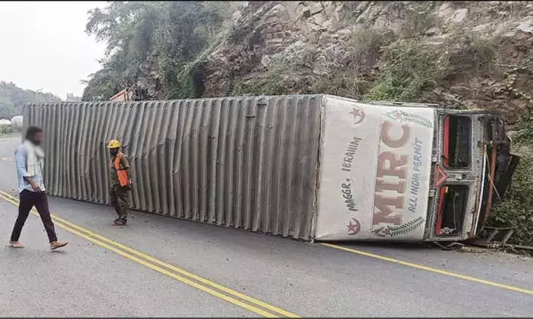 தர்மபுரி அருகே கன்டெய்னர் லாரி கவிழ்ந்து... ... இன்றைய முக்கிய செய்திகள்.. சில வரிகளில்.. 15-11-2025